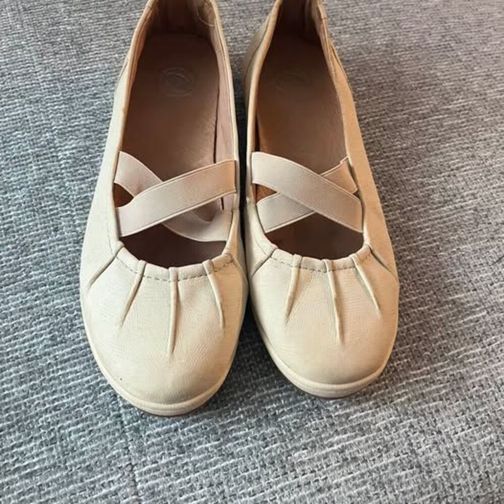 Nurture by Lamaze Cream Ballet Flats with Elastic Straps Women’s Size 10 M
